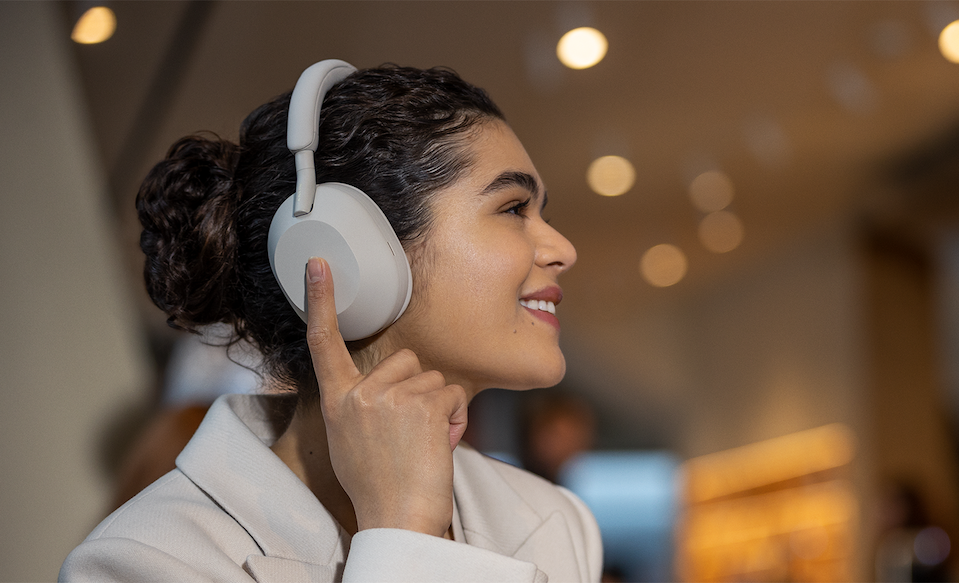 ・SONY HT-AX7， WH-1000XM5 Sony lança speaker portátil HT-AX7 com áudio espacial em módulos